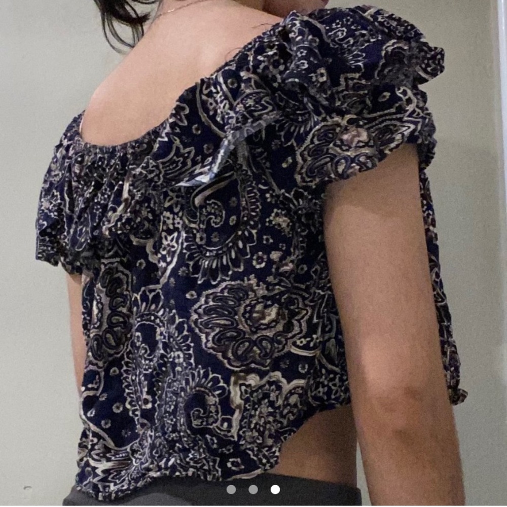 ON OR OFF SHOULDER RUFFLE TOP - Picture 3 of 3